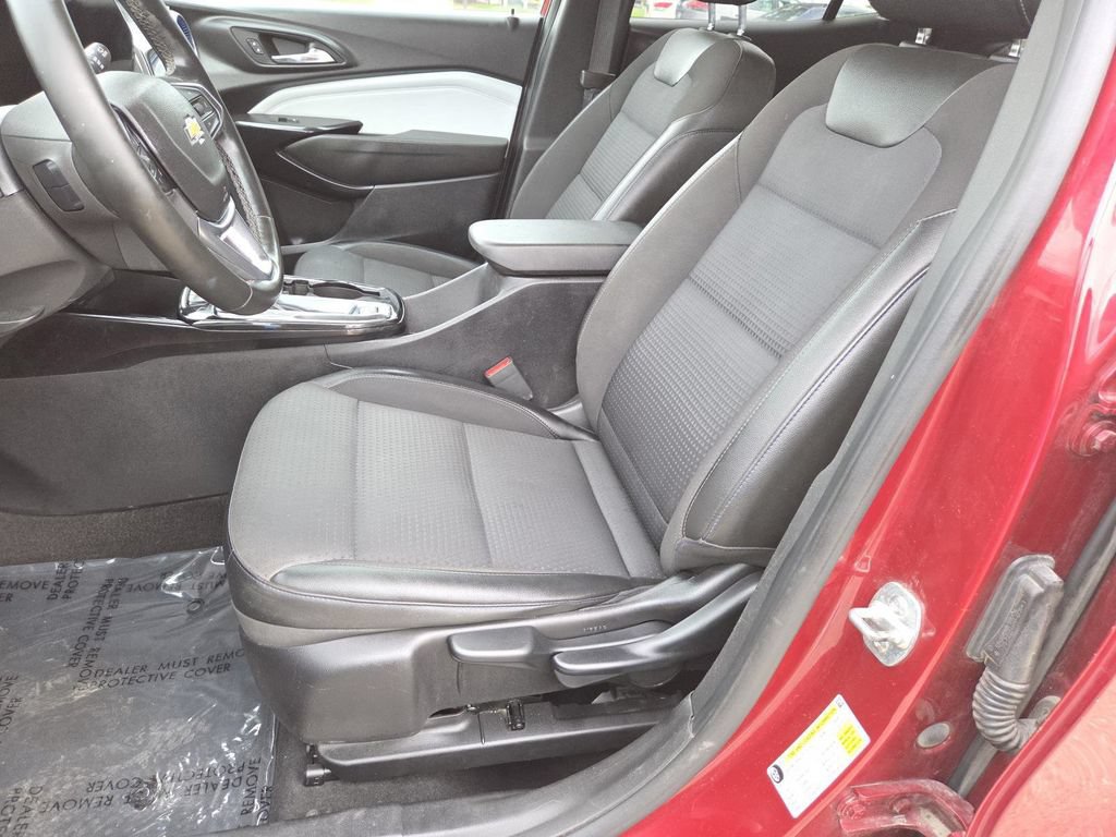 Used 2025 Chevrolet Trax LT w/ Driver Confidence Package FWD image 19