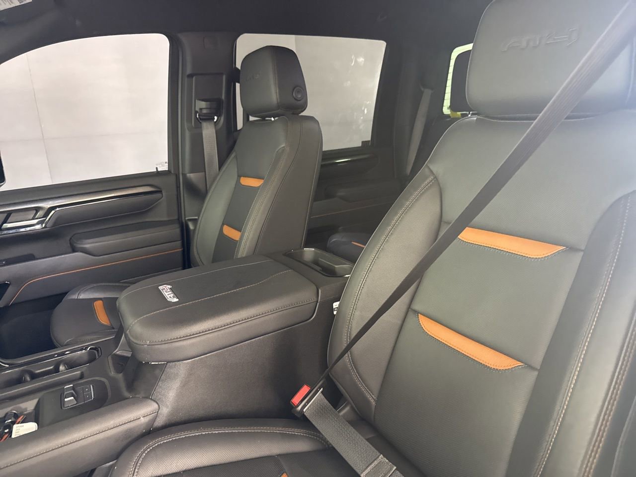 Used 2025 GMC Sierra 2500 AT4 image 10