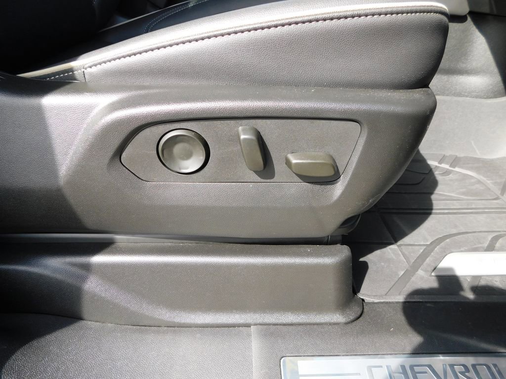 Used 2025 Chevrolet Suburban Premier image 20