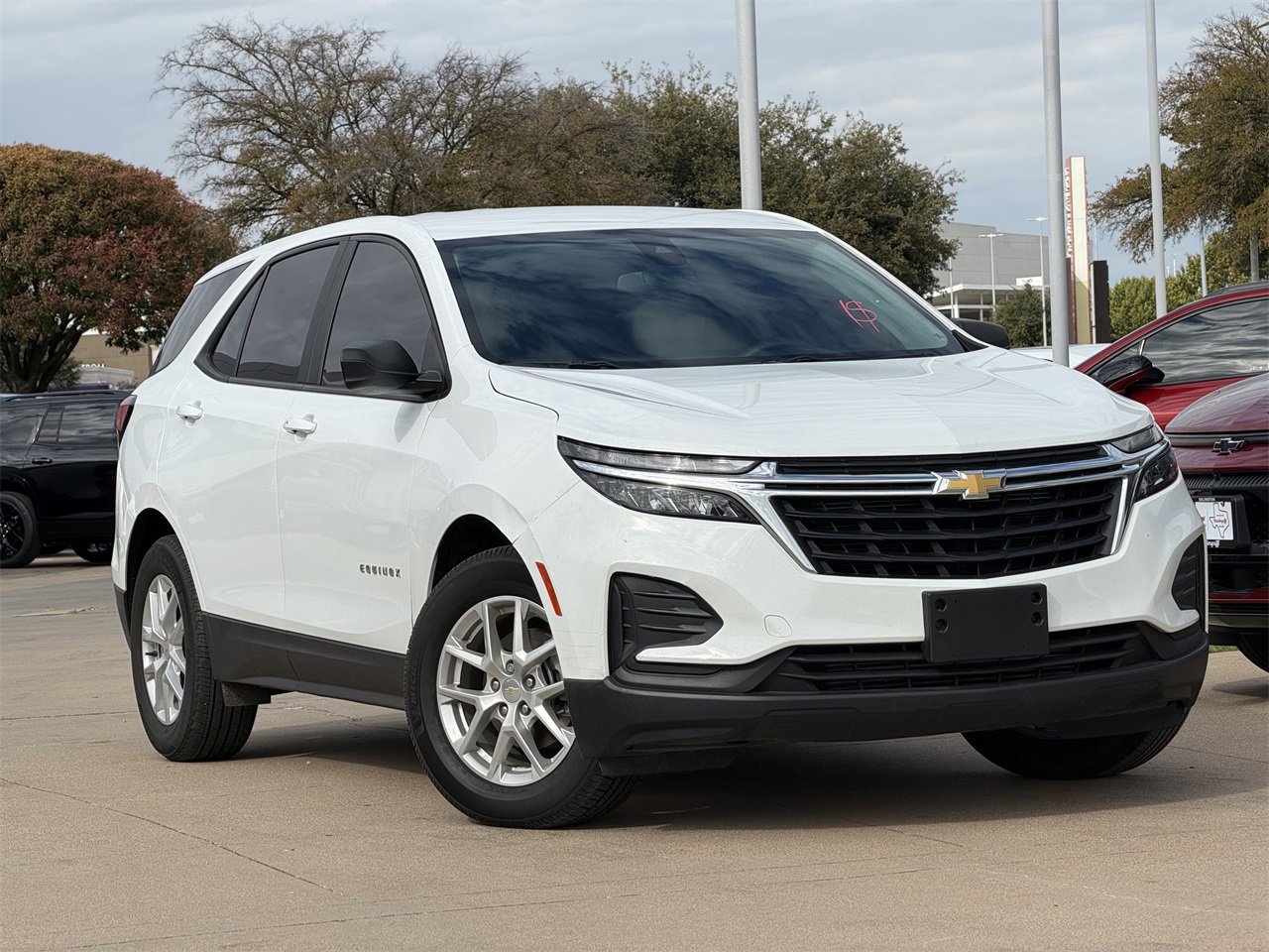 Used 2024 Chevrolet Equinox LS w/ LS Convenience Package image 2