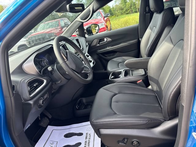 New 2027 Chrysler Pacifica Select AWD/4WD image 9