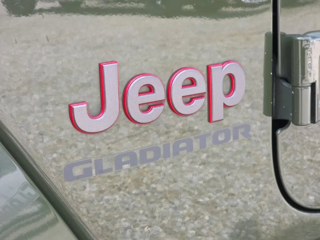 Used 2021 Jeep Gladiator Rubicon AWD/4WD image 9