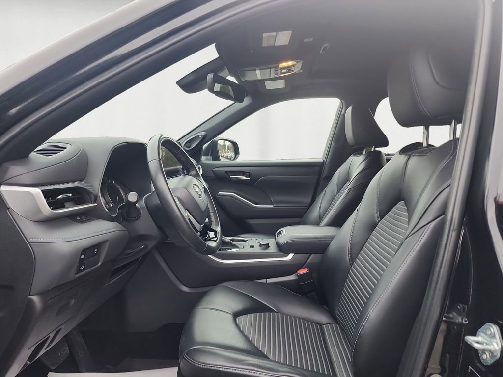 Used 2023 Toyota Highlander XSE image 9