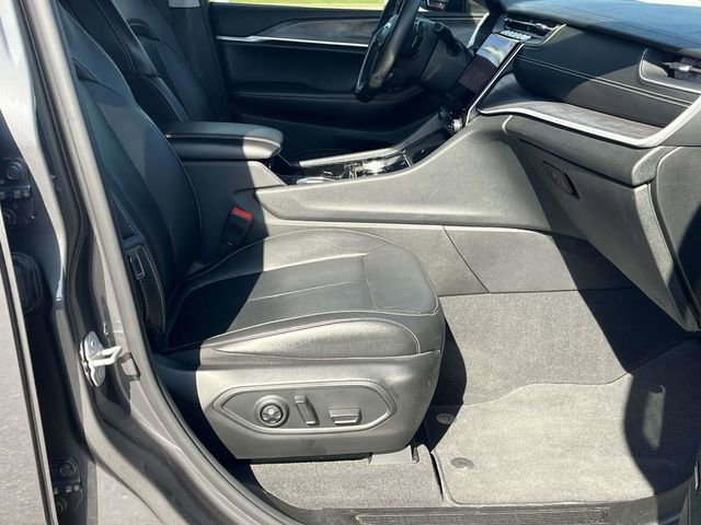 Used 2022 Jeep Grand Cherokee Limited image 25