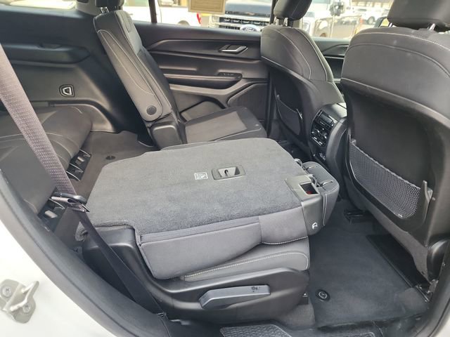 Used 2023 Jeep Grand Cherokee L Laredo image 35