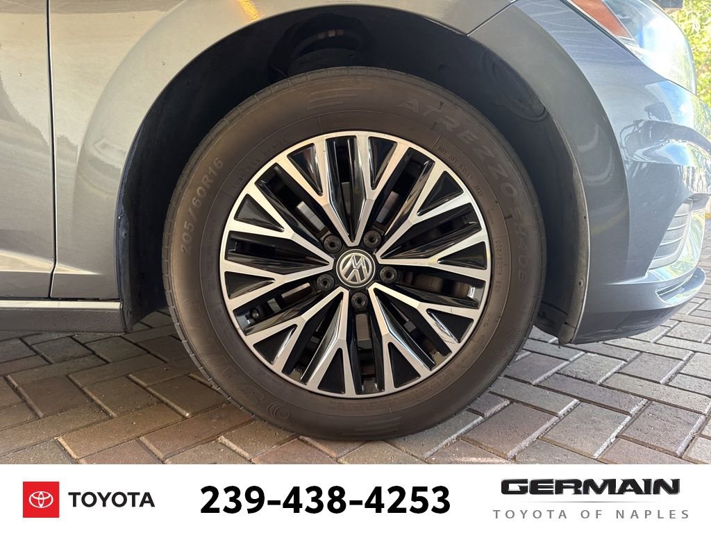 Used 2019 Volkswagen Jetta R-Line image 10