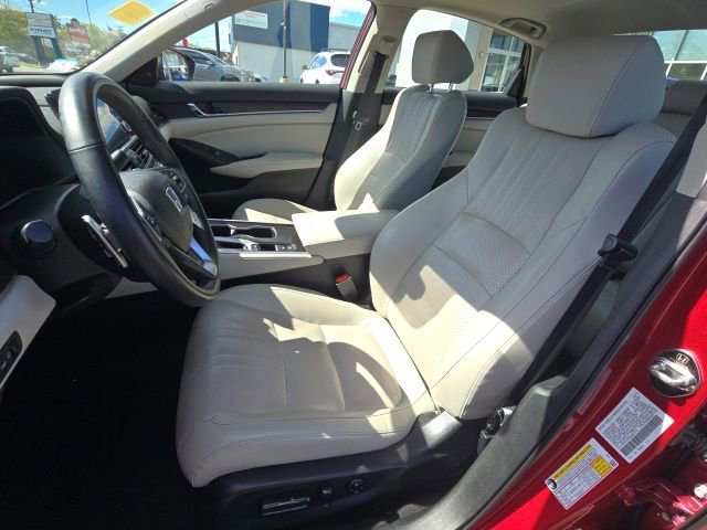Used 2018 Honda Accord Touring image 10