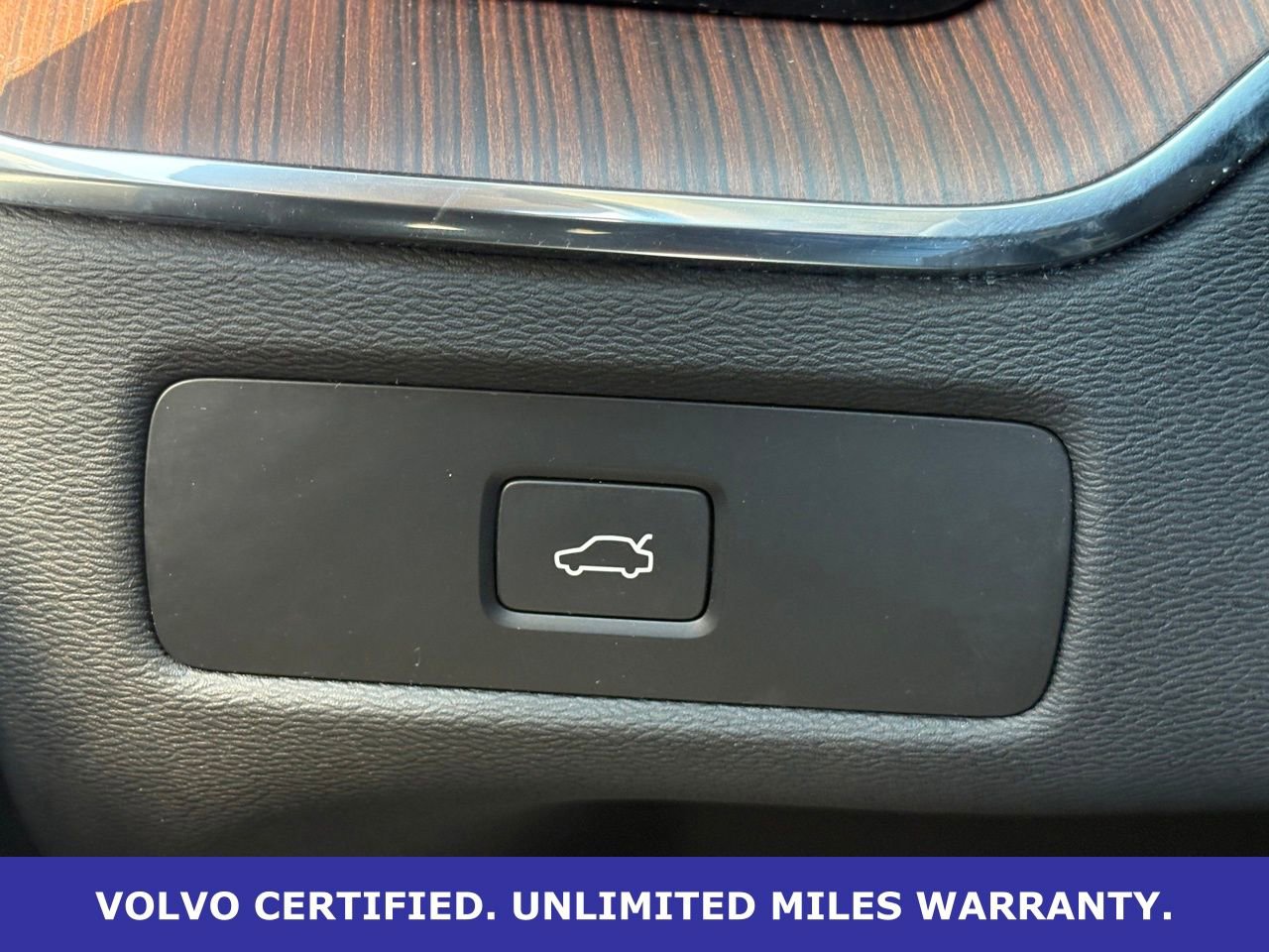 Certified 2023 Volvo XC60 B5 Ultimate w/ Climate Package image 20