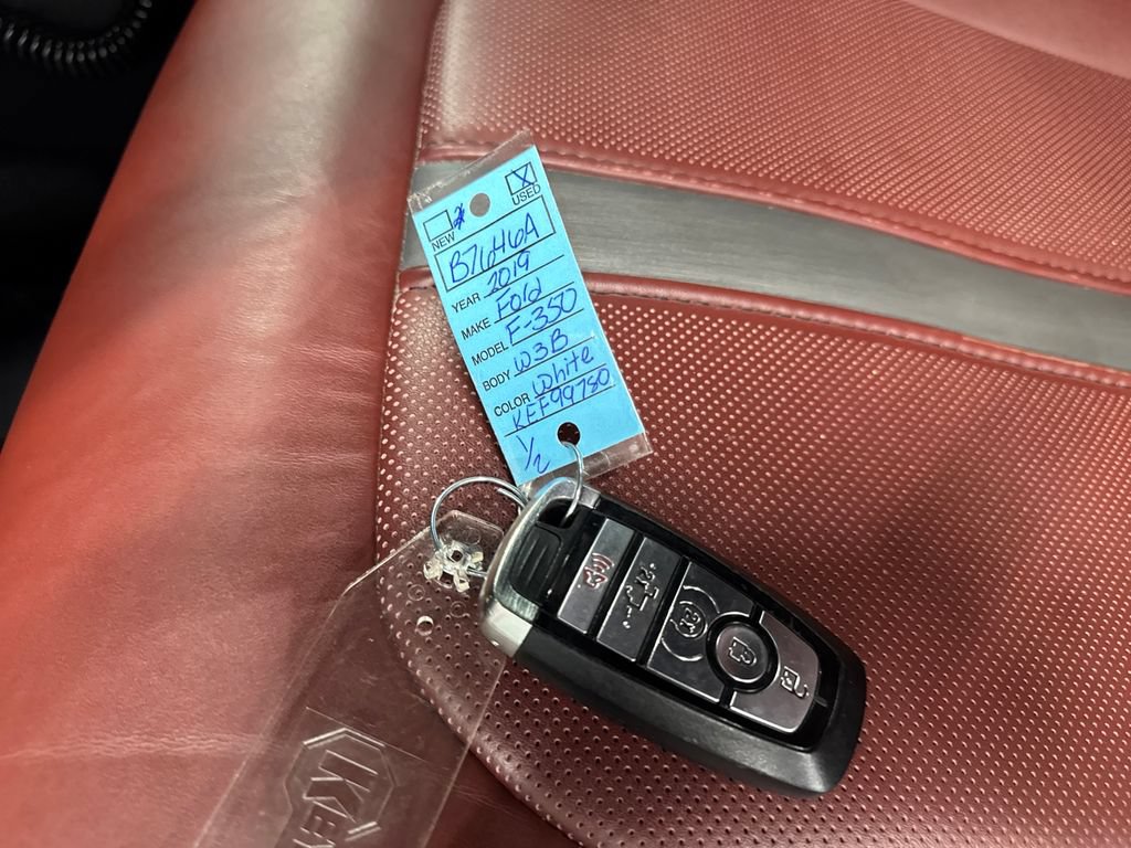Used 2019 Ford F350 Platinum w/ FX4 Off-Road Package AWD/4WD image 29