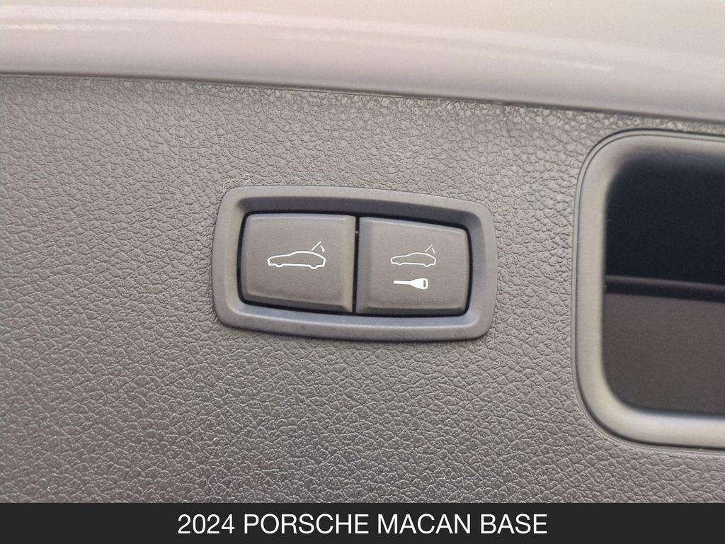 Used 2024 Porsche Macan AWD/4WD image 26