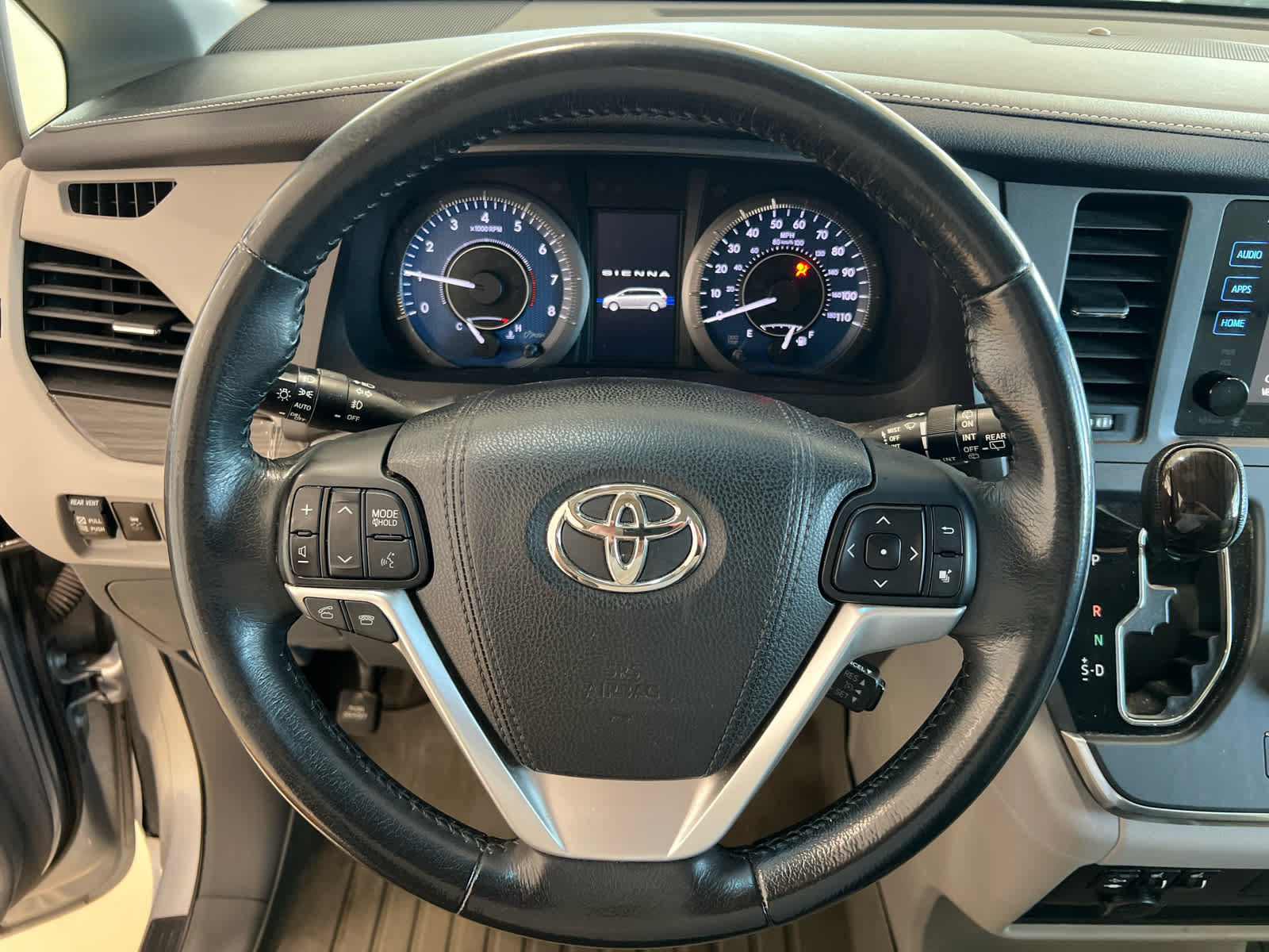 Used 2015 Toyota Sienna XLE FWD image 17