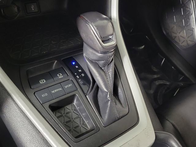 Used 2021 Toyota RAV4 XLE Premium FWD image 31