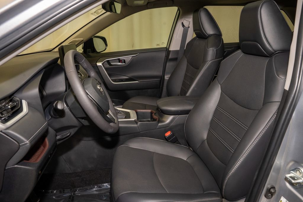 Used 2023 Toyota RAV4 Limited image 12