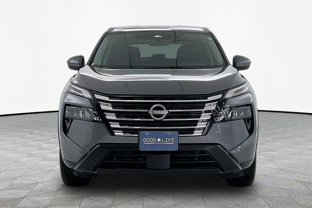 Used 2025 Nissan Rogue SV image 2