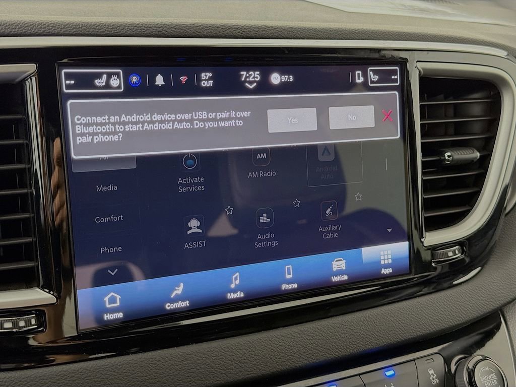 Used 2025 Chrysler Pacifica Select image 17