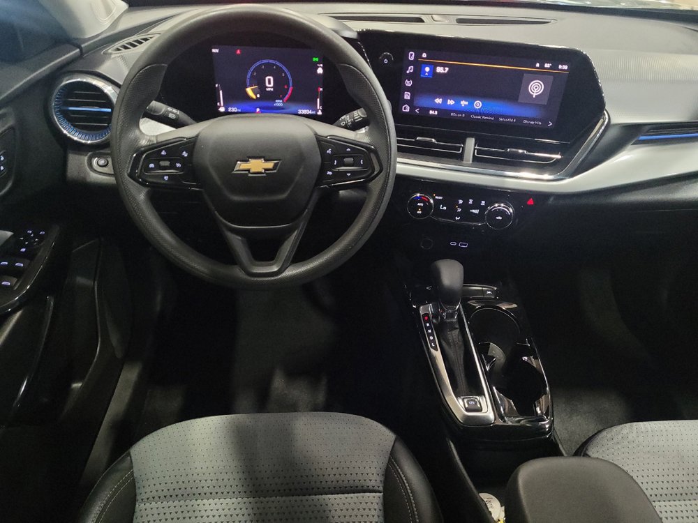 Used 2025 Chevrolet Trax LT FWD image 22