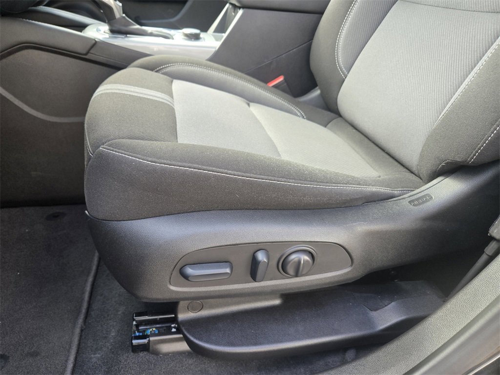 Used 2025 Chevrolet Blazer LT image 8