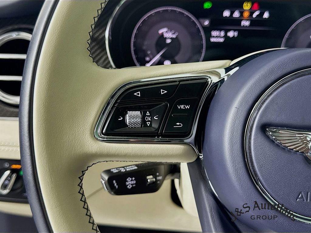 Used 2022 Bentley Bentayga AWD/4WD image 13
