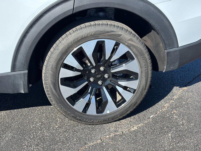 Used 2025 Ford Explorer Platinum w/ LUX Leather Package image 9