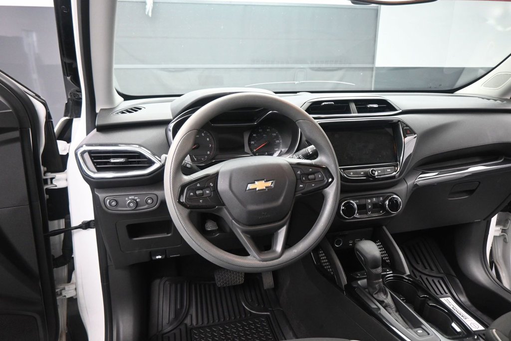Used 2023 Chevrolet TrailBlazer LT w/ Convenience Package FWD image 16