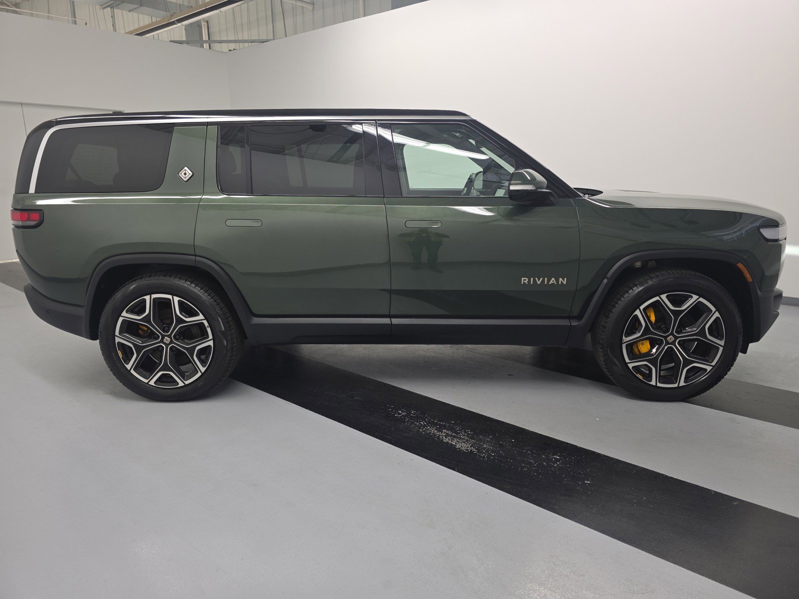 Used 2024 Rivian R1S Adventure AWD/4WD image 6