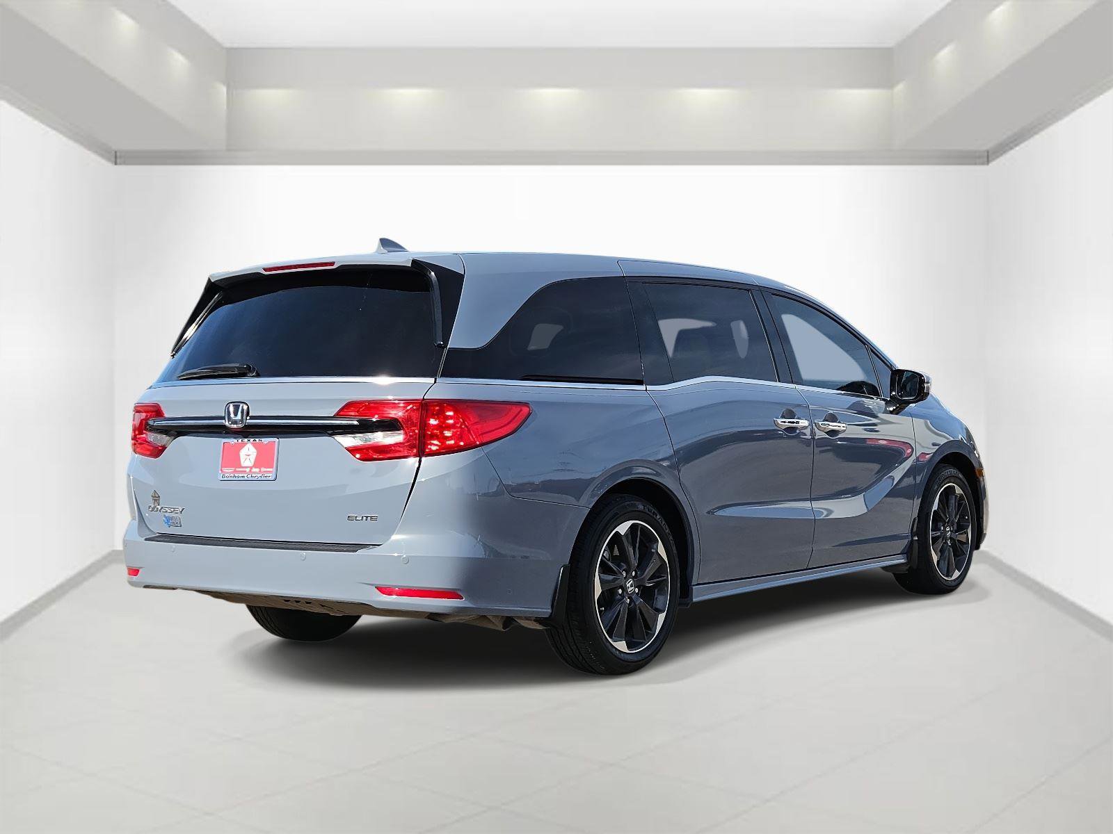 Used 2024 Honda Odyssey Elite image 4