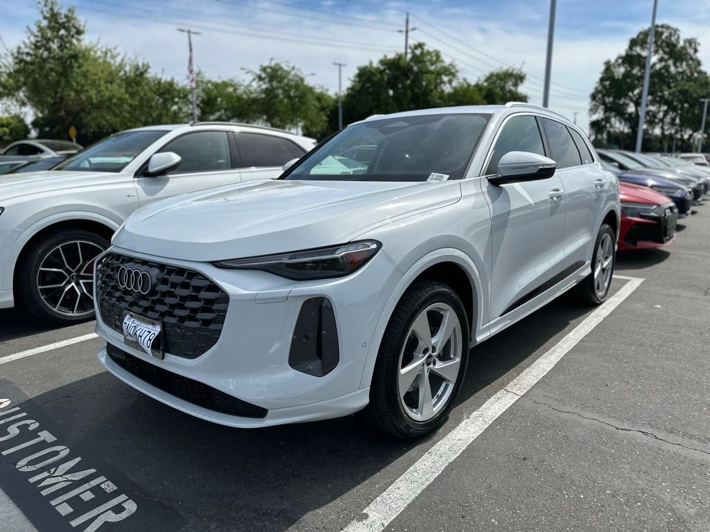 Used 2025 Audi Q5 Premium Plus w/ Premium Plus image 3