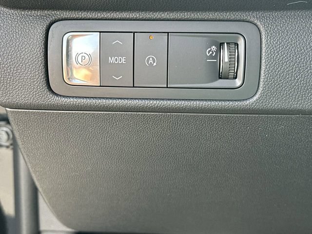Certified 2025 Chevrolet Traverse LT FWD image 18