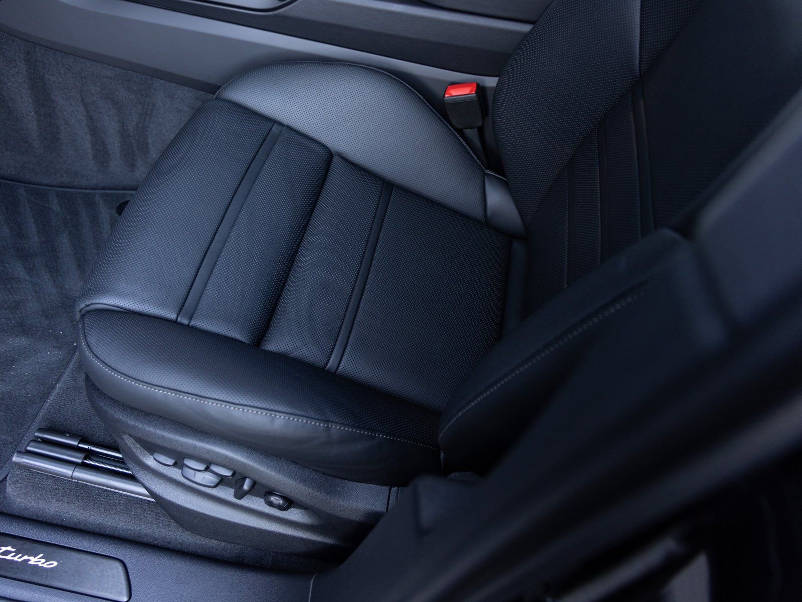 New 2026 Porsche Cayenne Turbo AWD/4WD image 23