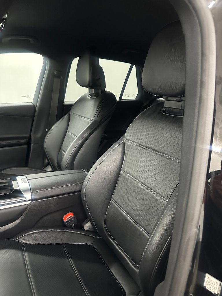 Used 2025 Mercedes-Benz GLC 350e 4MATIC image 12