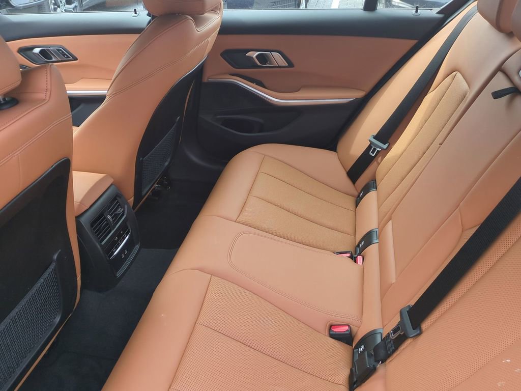 Used 2023 BMW 330i xDrive Sedan w/ Premium Package image 31