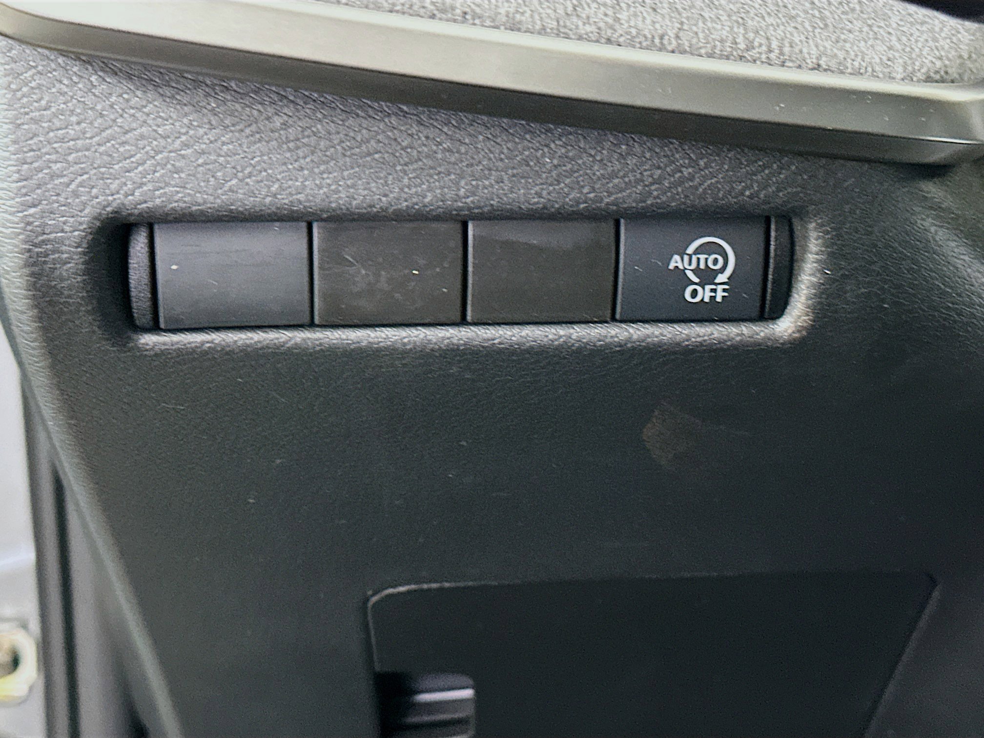 Used 2025 Nissan Kicks SV image 16