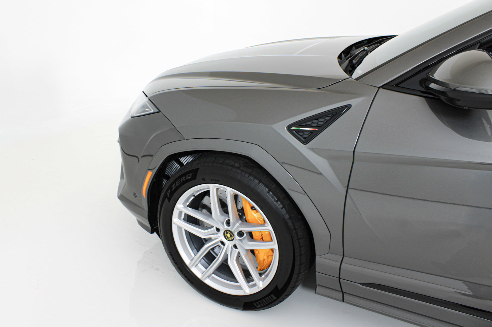 Used 2025 Lamborghini Urus SE AWD/4WD image 4