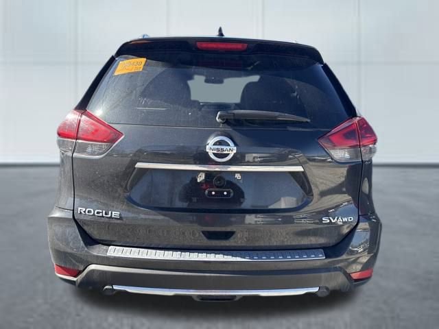 Used 2018 Nissan Rogue SV image 3