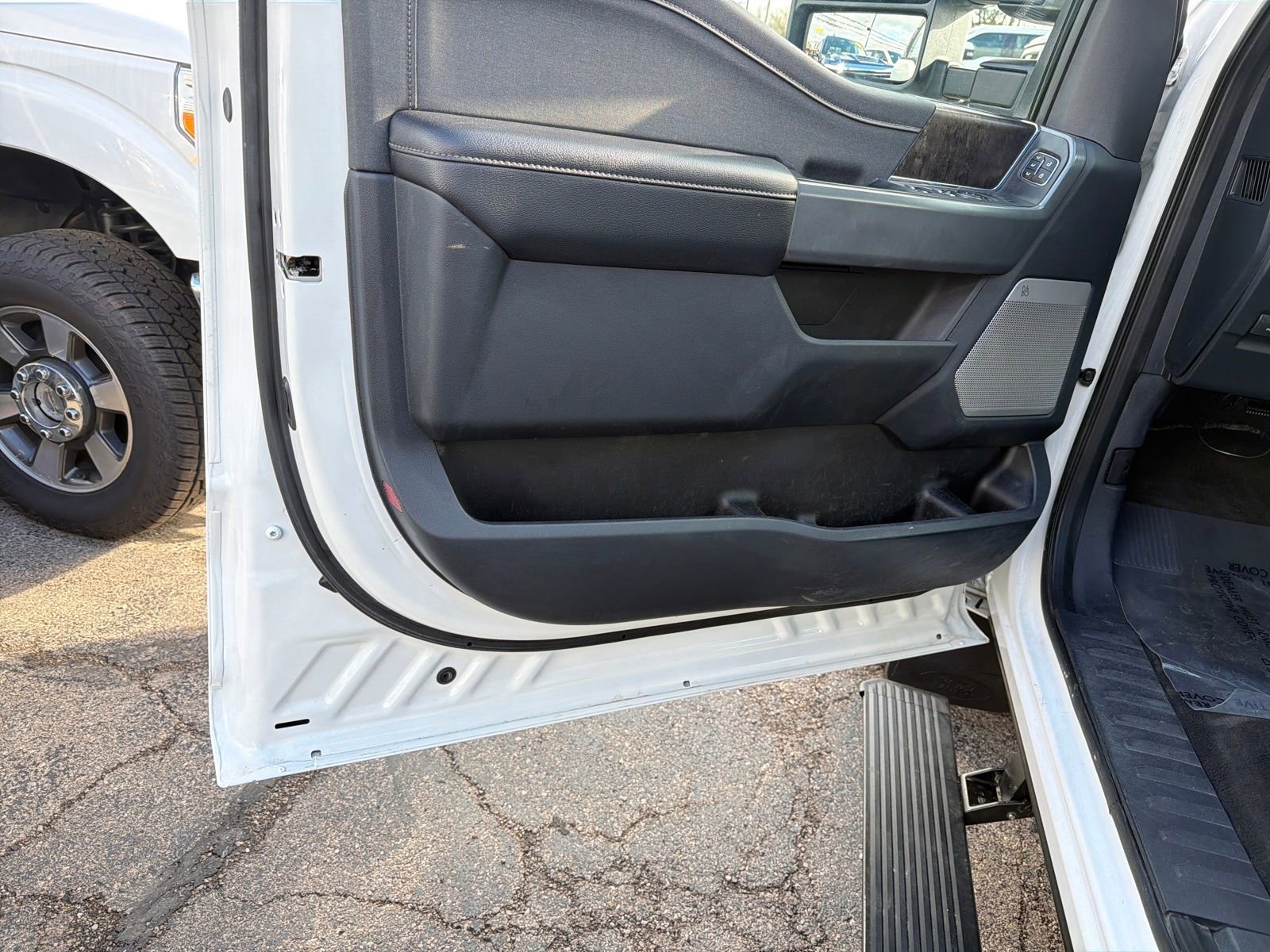 Used 2023 Ford F350 Lariat w/ Lariat Ultimate Package AWD/4WD image 13