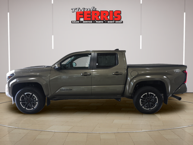 Used 2025 Toyota Tacoma TRD Sport AWD/4WD image 2