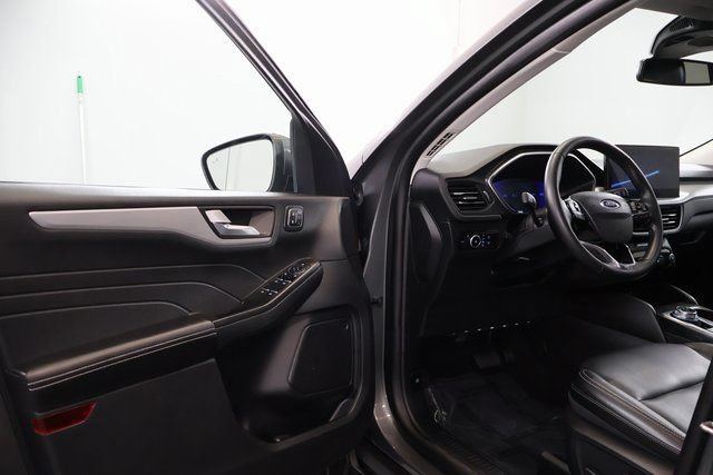 Used 2025 Ford Escape Platinum AWD/4WD image 10