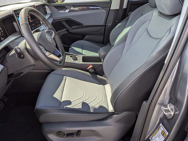 Certified 2025 Volkswagen Tiguan SE image 4