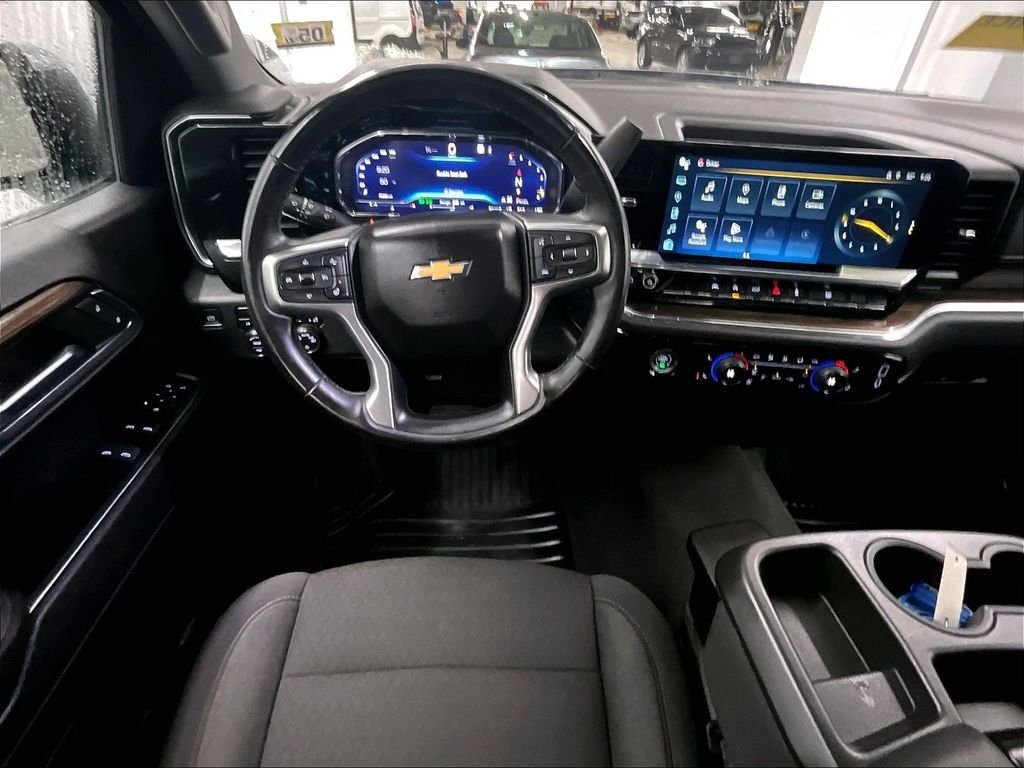 Used 2023 Chevrolet Silverado 1500 LT AWD/4WD image 17