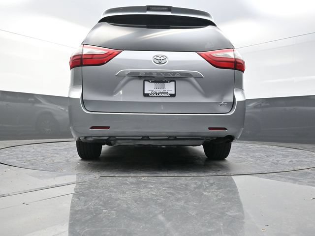Used 2018 Toyota Sienna XLE FWD image 33