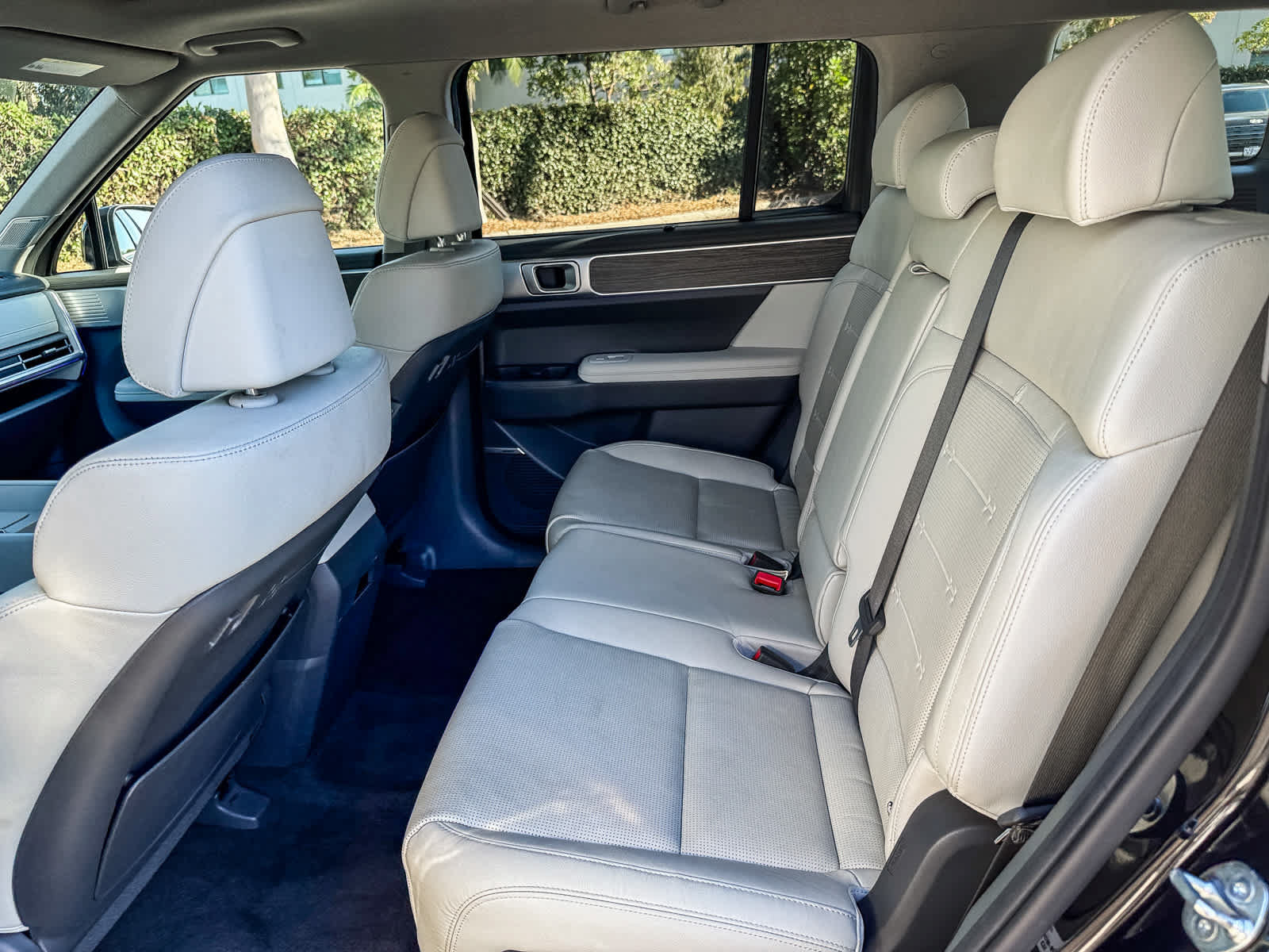 Used 2025 Hyundai Santa Fe Limited FWD image 16