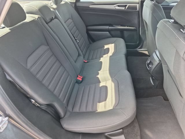 Used 2020 Ford Fusion SE FWD image 14