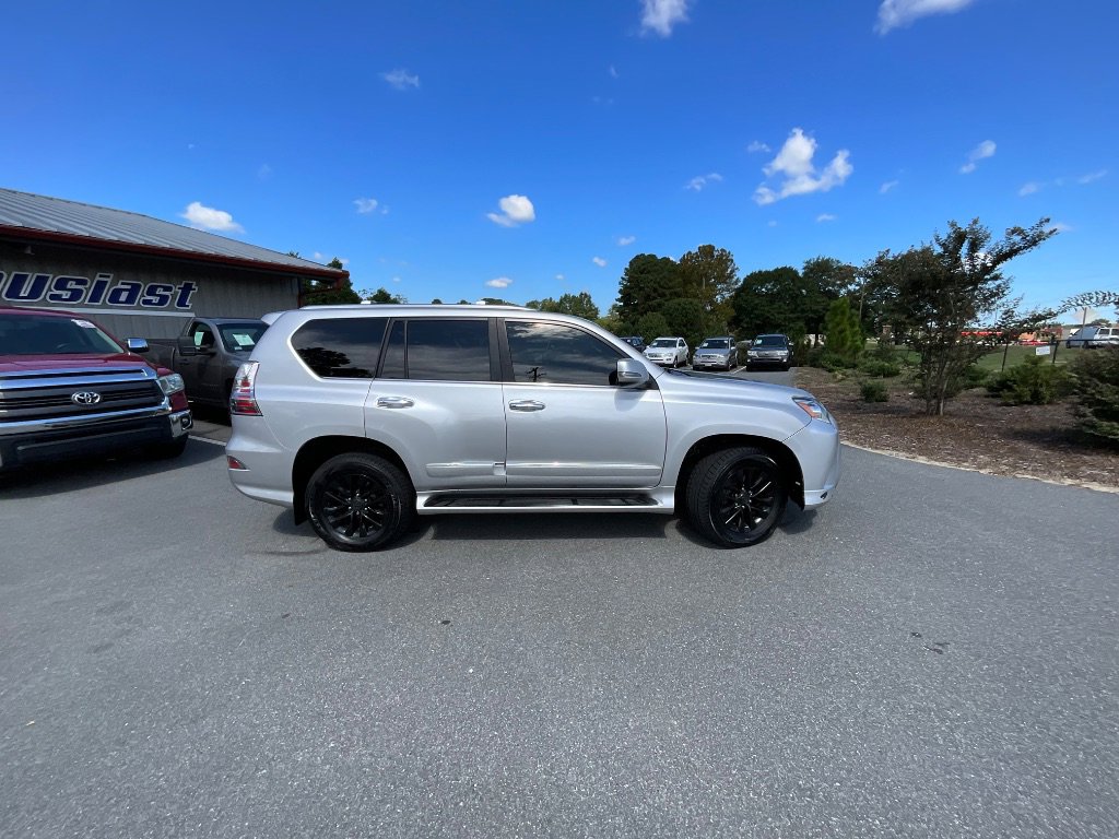 Used 2015 Lexus GX 460 image 3