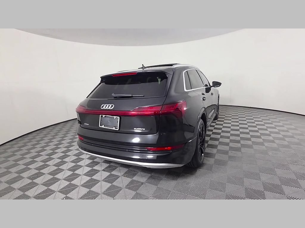 Used 2022 Audi e-tron Premium AWD/4WD image 39