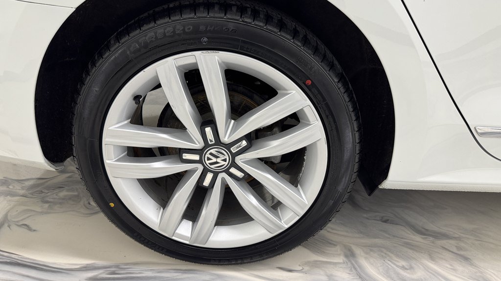 Used 2017 Volkswagen Passat 1.8T SEL Premium FWD image 13