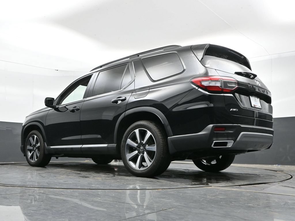 Used 2025 Honda Pilot Elite image 47
