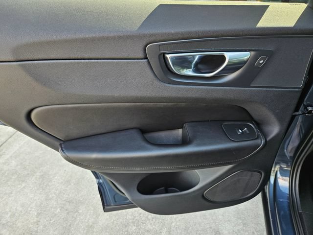 Used 2023 Volvo XC60 B5 Plus AWD/4WD image 16