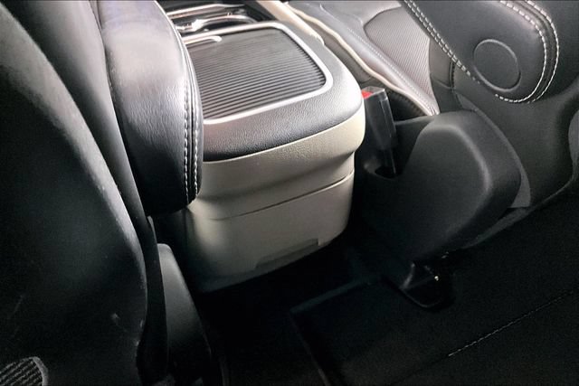 Used 2023 Chrysler Pacifica Limited FWD image 36