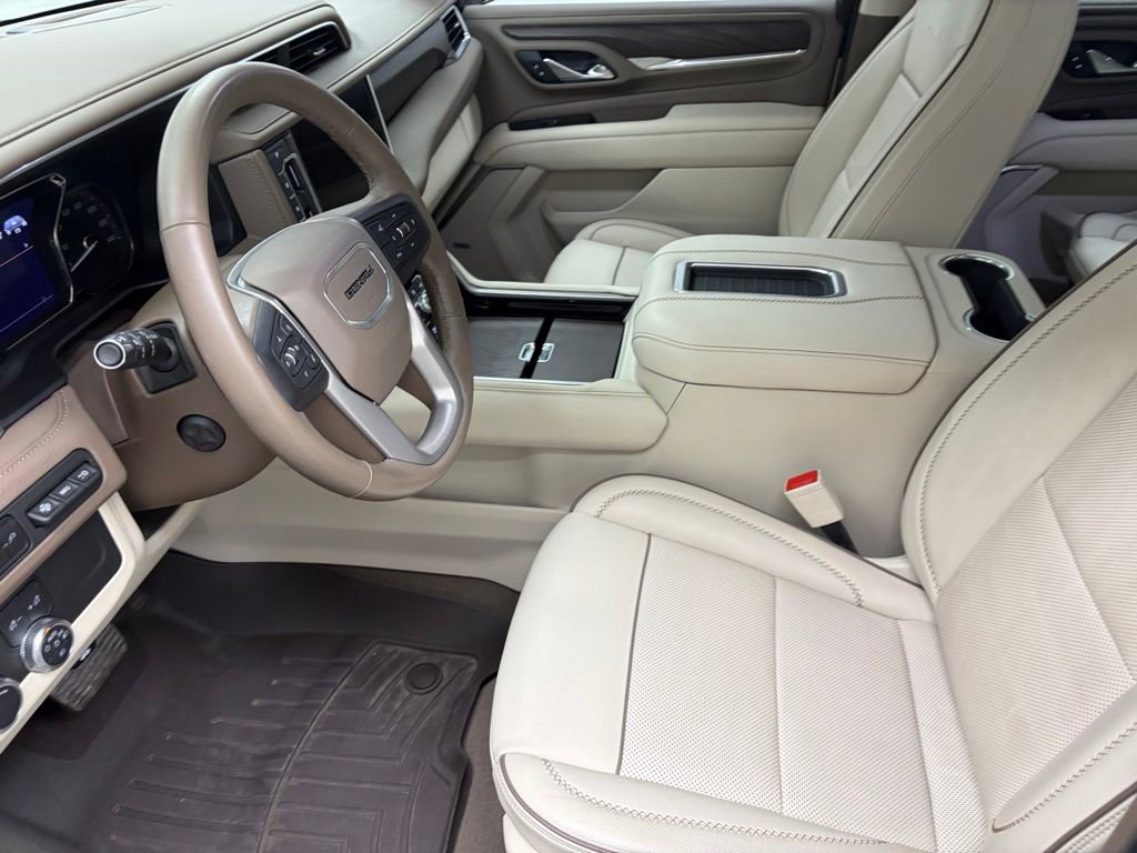 Used 2021 GMC Yukon Denali w/ Advanced Technology Package AWD/4WD image 16