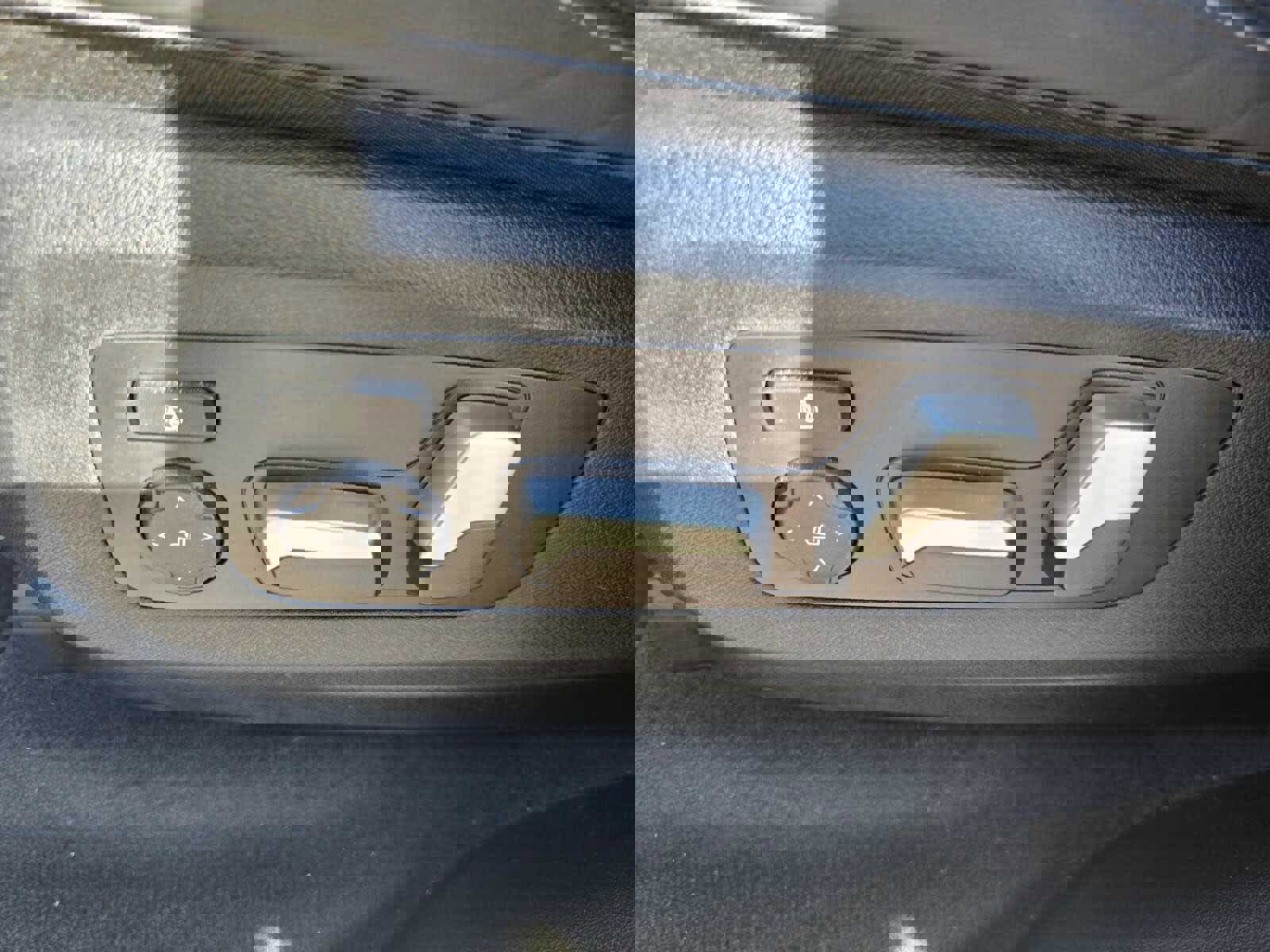 Certified 2025 BMW X5 xDrive50e w/ Premium Package image 9